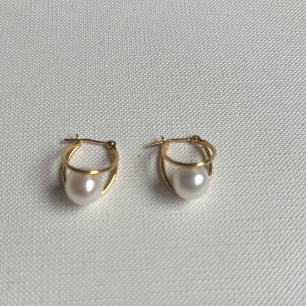 Elegant Gold-Plated Pearl Hoop Earrings